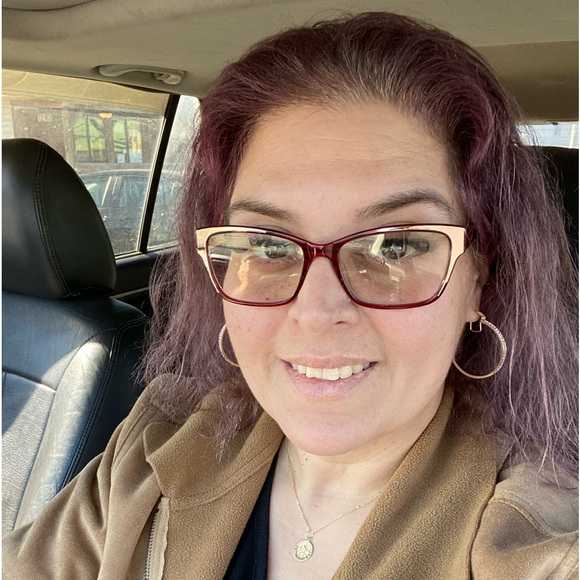 Meet your Posher, Farrah - Picture 1 of 2